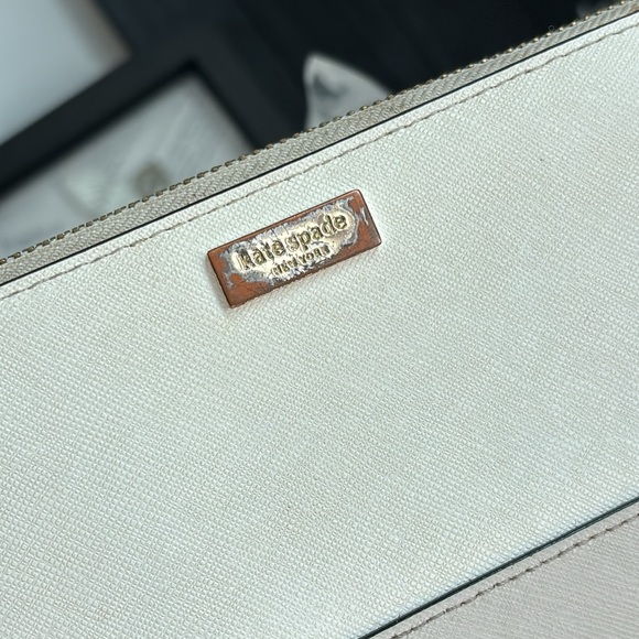 Kate spade wallet zip around (has minor blemishes) - Picture 4 of 8